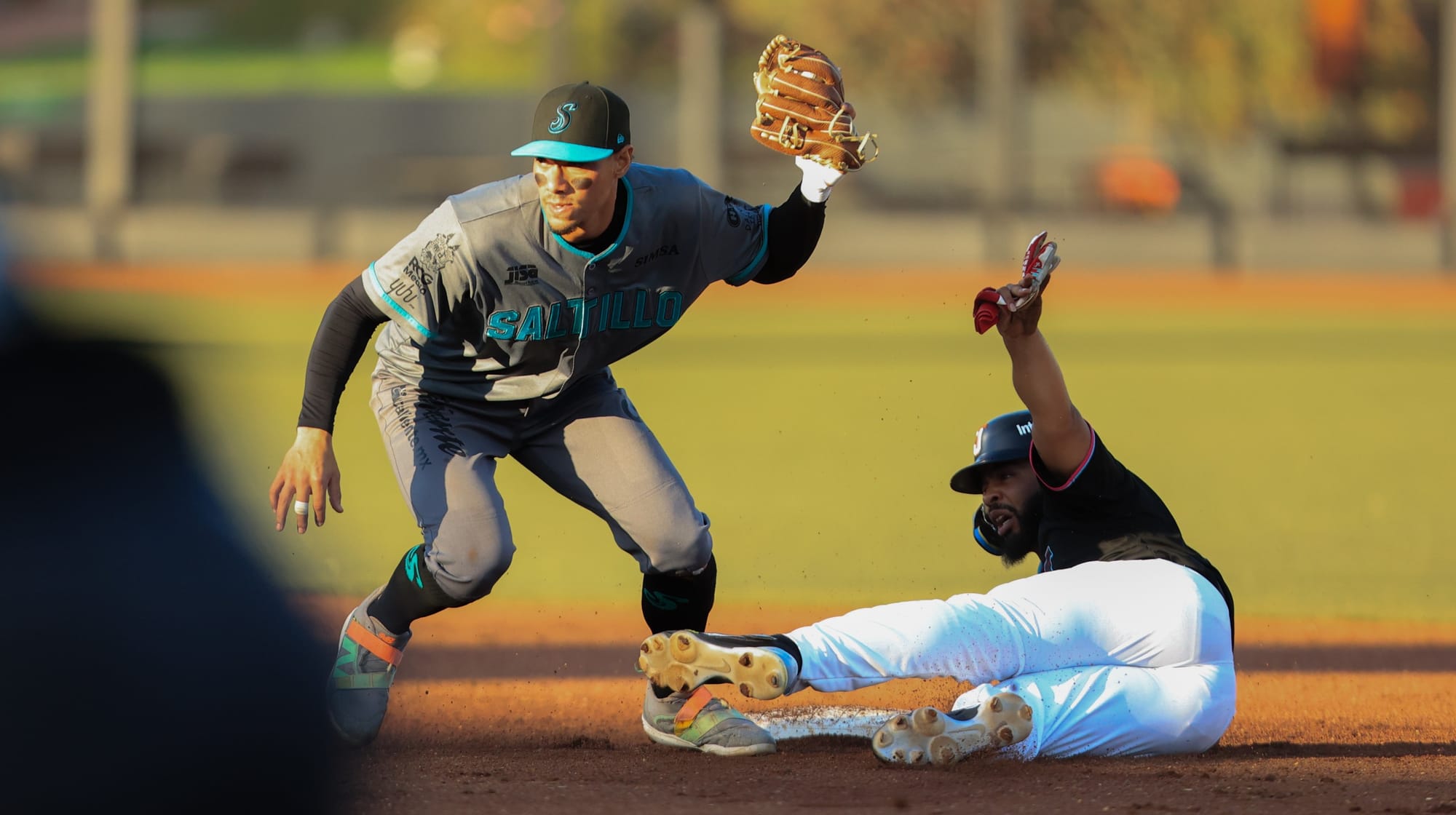 LOS TOROS SE LLEVARON LA SERIE COMPLETA AL VENCER EN DIEZ ENTRADAS A LOS SARAPEROS 8-4