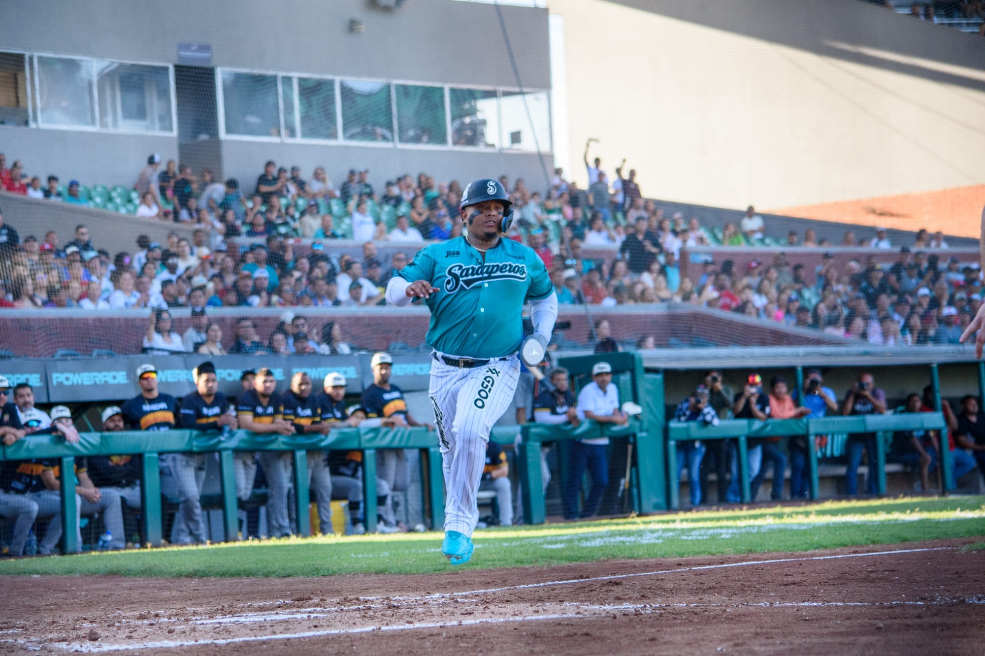 CON GRAN REACCIÓN EN LA TERCERA ENTRADA LOS SARAPEROS SE QUEDAN CON LA SERIE AL VENCER A LOS RIELEROS 9-4