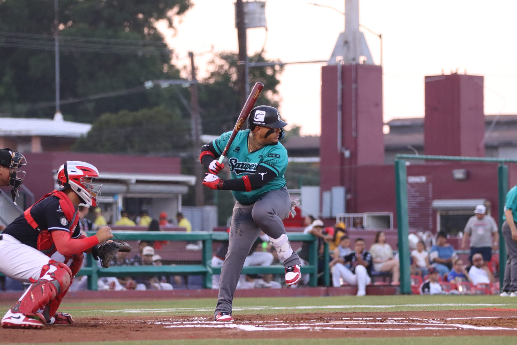 SARAPEROS SE QUEDÓ CON LA SERIE AL DERROTAR A TECOS 2-1 EN GRAN JUEGO DE PELOTA