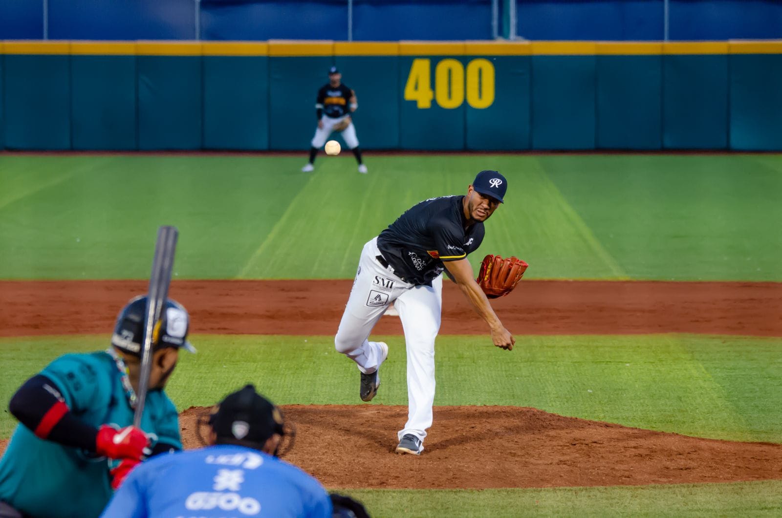 LOS RIELEROS DERROTAN 8-1 A LOS SARAPEROS Y ASEGURAN LA SERIE