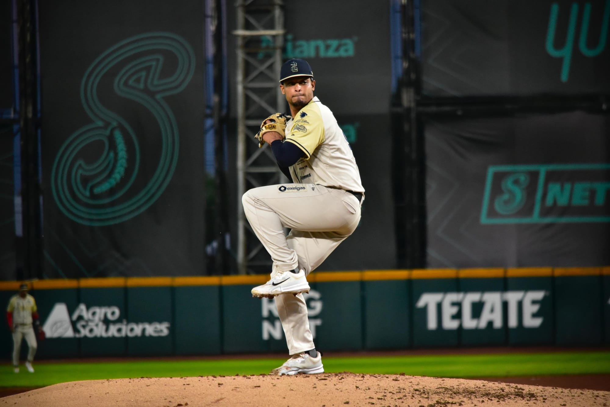 TECOS RESCATA EL ÚLTIMO JUEGO DEL MADERO EN GRAN DUELO DE PITCHEO 1-0 ANTE SARAPEROS