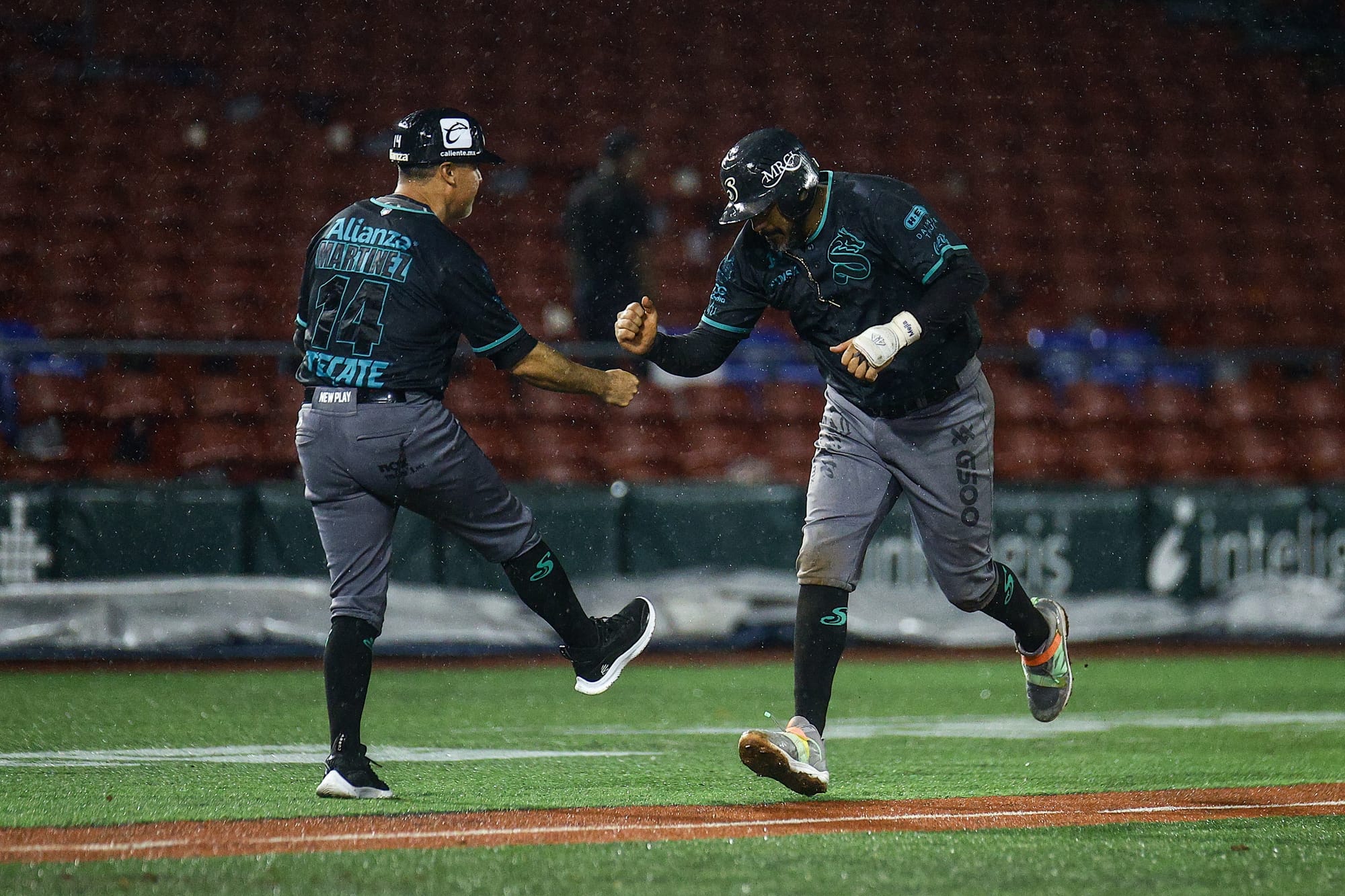 LOS SARAPEROS LIGAN LA TERCERA SEIRE GANADA AL VENCER 9-7 A LOS CHARROS EN UN JUEGO PASADO POR LLUVIA