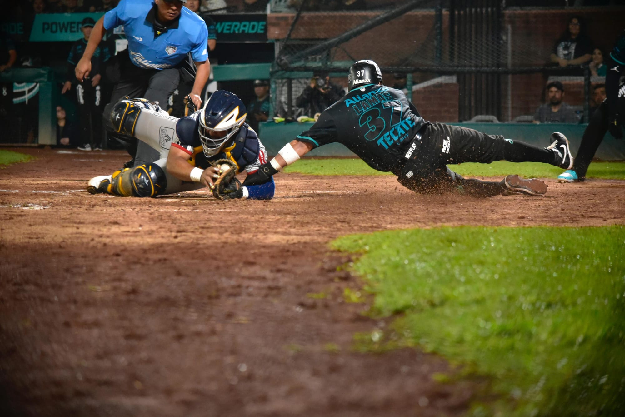 VINIENDO DE ATRÁS RIELEROS VENCIÓ 6-4 A SARAPEROS