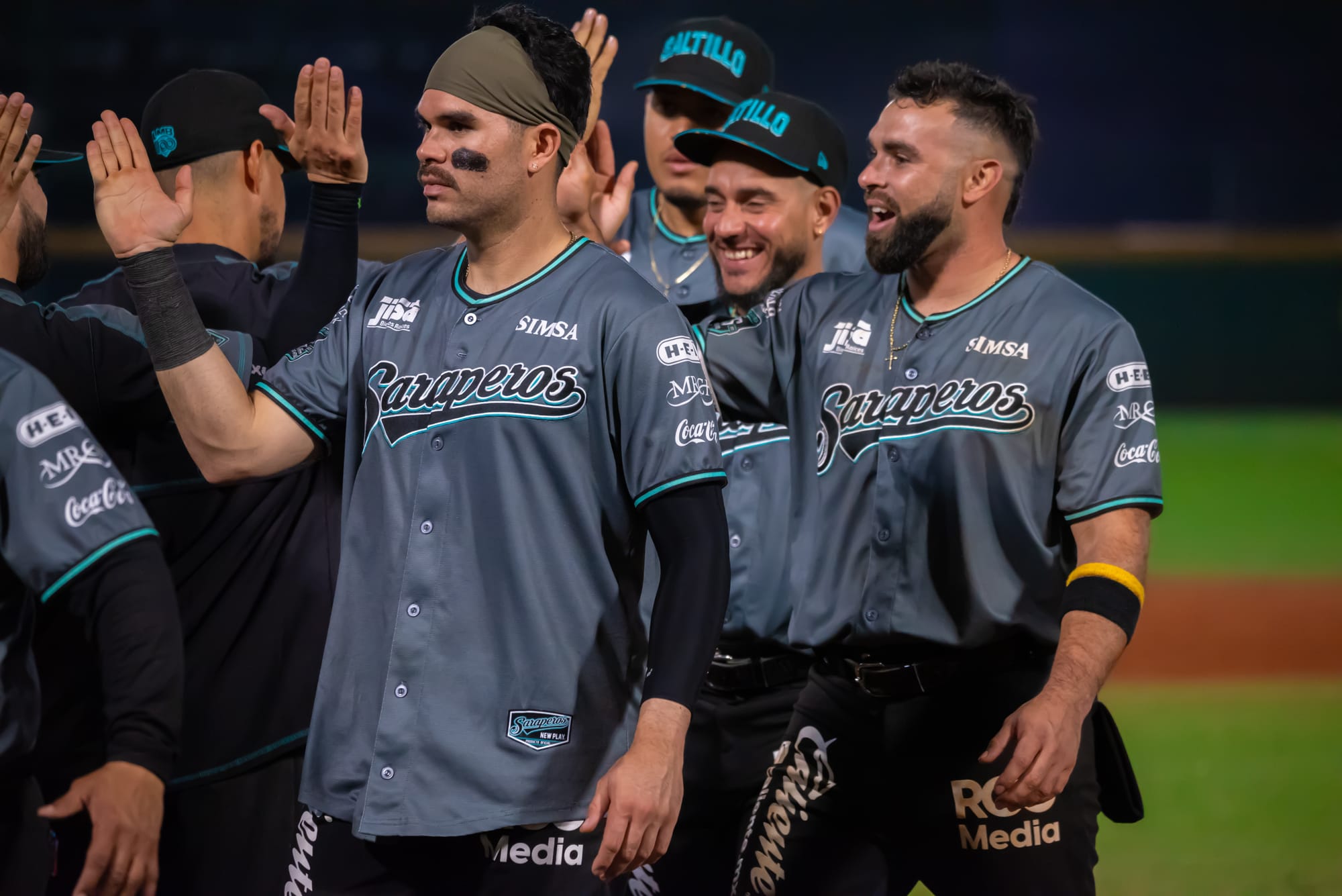 LIGAN VICTORIAS LOS SARAPEROS AL IMPONERSE 15-5 A LOS RIELEROS