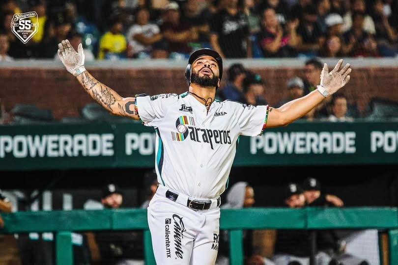 SARAPEROS VENCE 10-4 A TOROS Y BOBBY BRADLEY BATEA EL “CICLO”