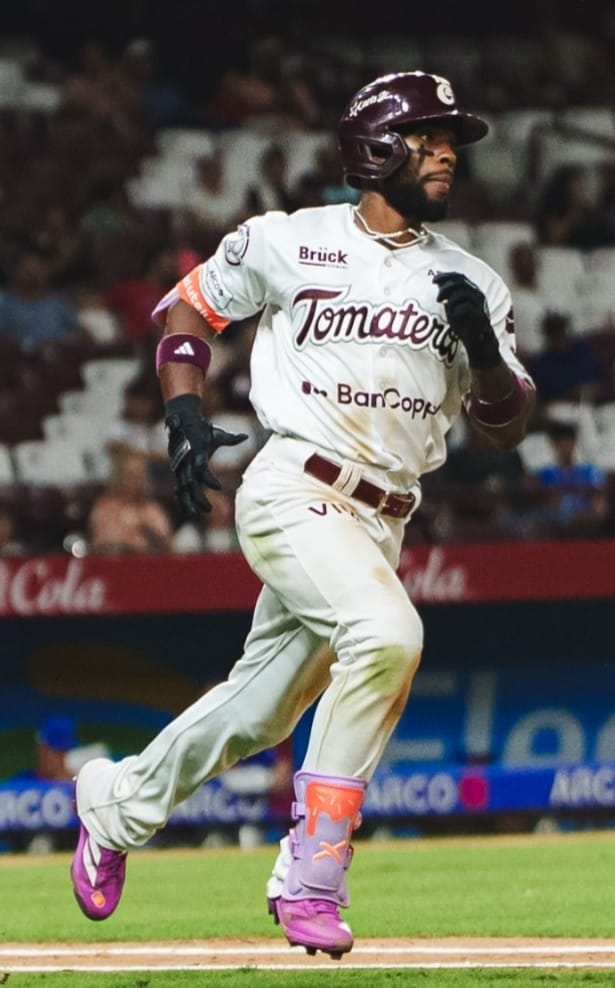 SARAPEROS EN LIGAS INVERNALES: CONECTARON DE CUADRANGULAR J.P. MARTÍNEZ Y ALEX MEJÍA