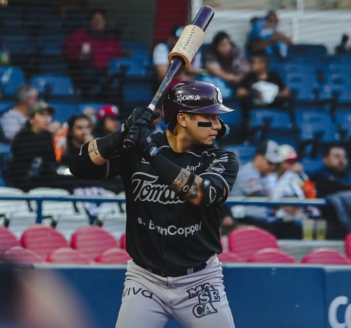 SARAPEROS EN LIGAS INVERNALES: FERNANDO VILLEGAS LLEGÓ A 200 HITS EN EL PACÍFICO, MIENTRAS QUE ALEX CLAUDIO GANÓ EN RELEVO EN PUERTO RICO