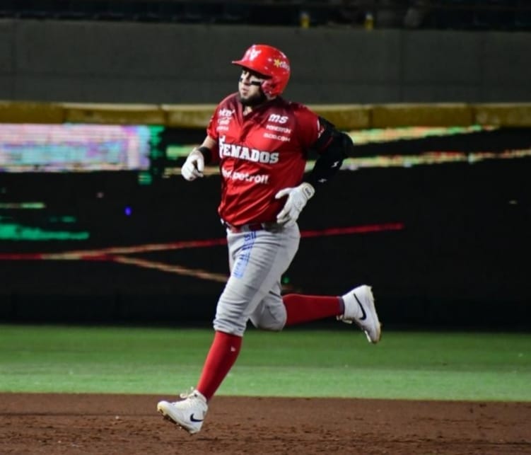 SARAPEROS EN LIGAS INVERNALES: KEVEN LAMAS CONECTÓ CUADRANGULAR Y MISSAEL RIVERA REMOLCÓ TRES CARRERAS EN DOBLE JORNADA