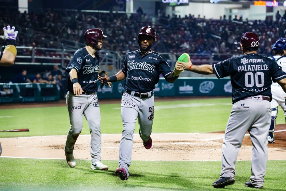 SARAPEROS EN LIGAS INVERNALES: J.P. MARTÍNEZ CONECTÓ SU DÉCIMO TERCER CUADRANGULAR