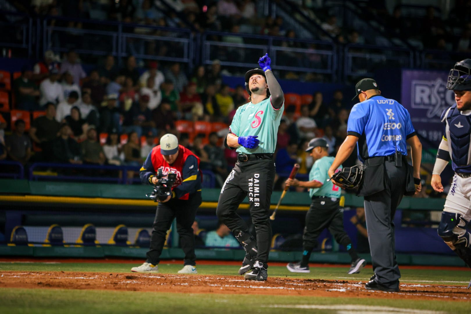 LOS SARAPEROS SE ALZAN CON EL TRIUNFO 9-4 ANTE RIELEROS