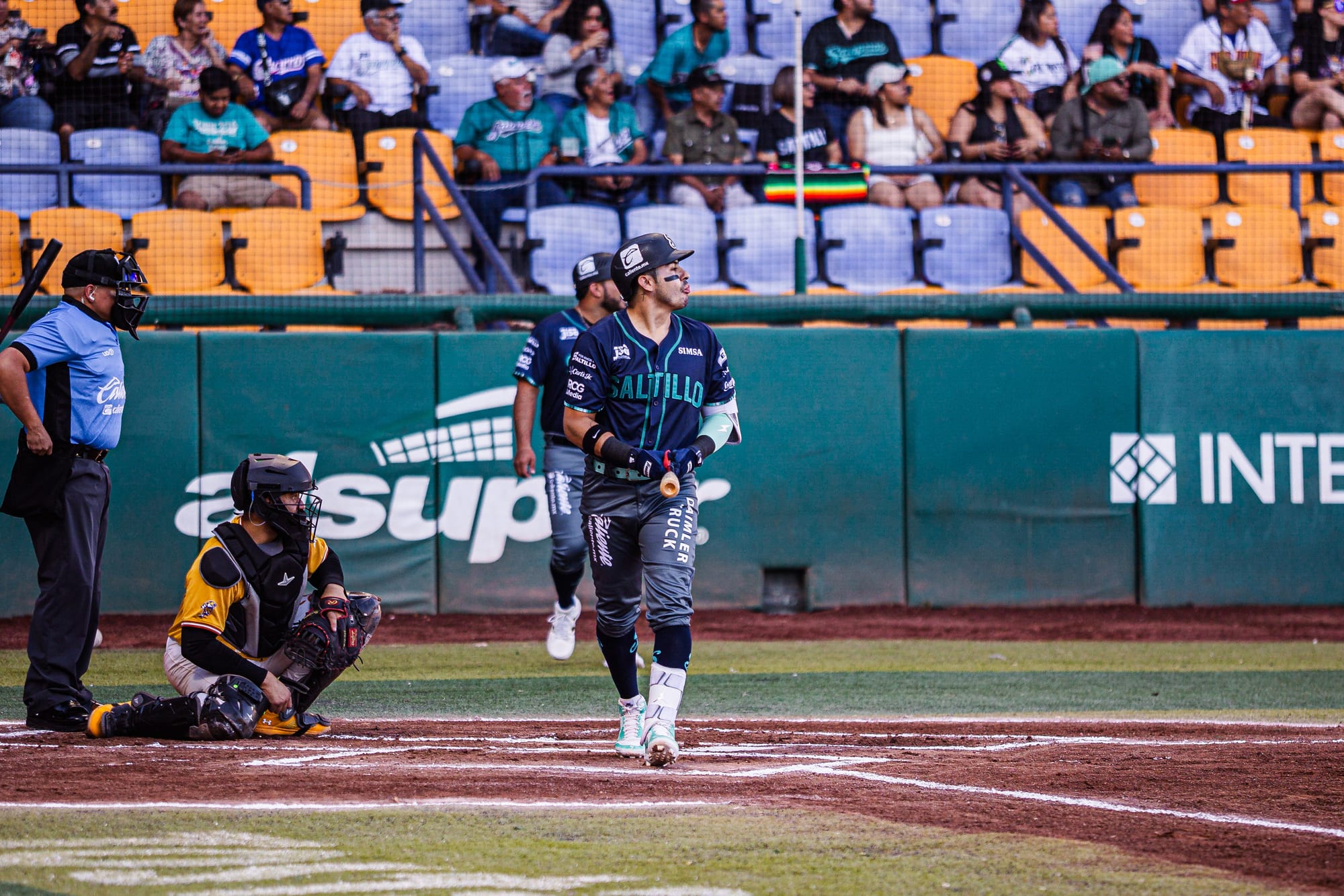 SARAPEROS EXPLOTA A LA OFENSIVA Y DERROTA 13-4 A DORADOS PARA IGUALAR LA SERIE