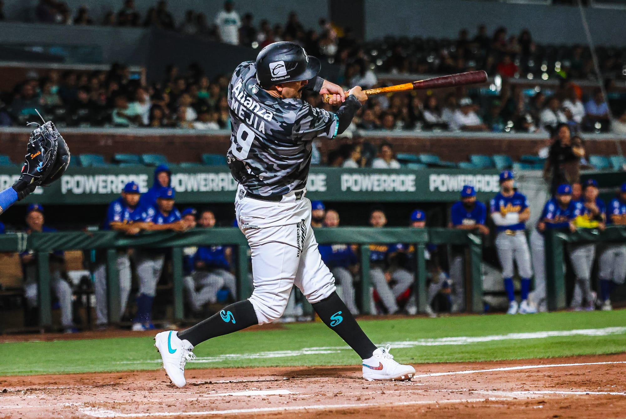 SARAPEROS CAE EN EL TERCERO DE LA SERIE 10-2 ANTE LOS CHARROS
