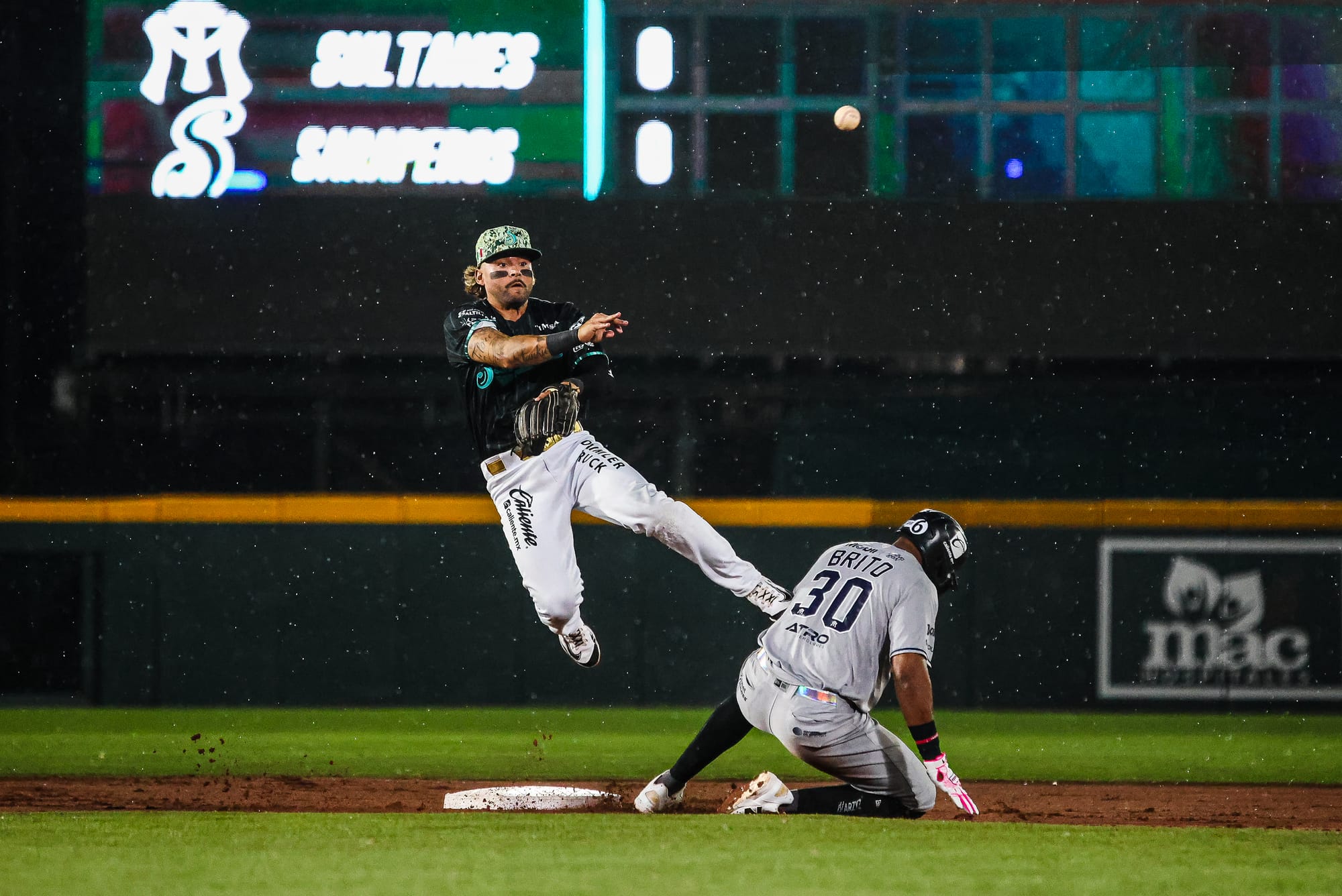 SARAPEROS CAE EN EL SEGUNDO DE LA SERIE ANTE LOS SULTANES 6-0