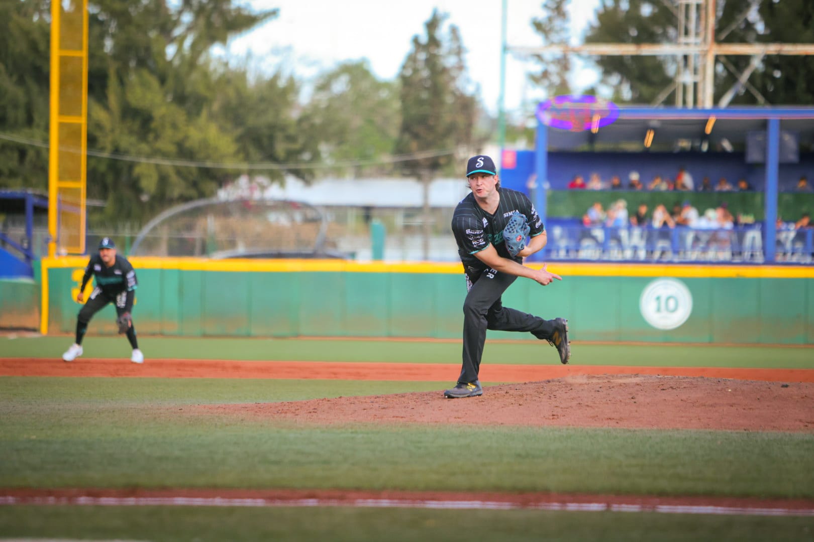 SARAPEROS VENCE 7-1 A RIELEROS CON GRAN SALIDA DE ERICH UELMEN