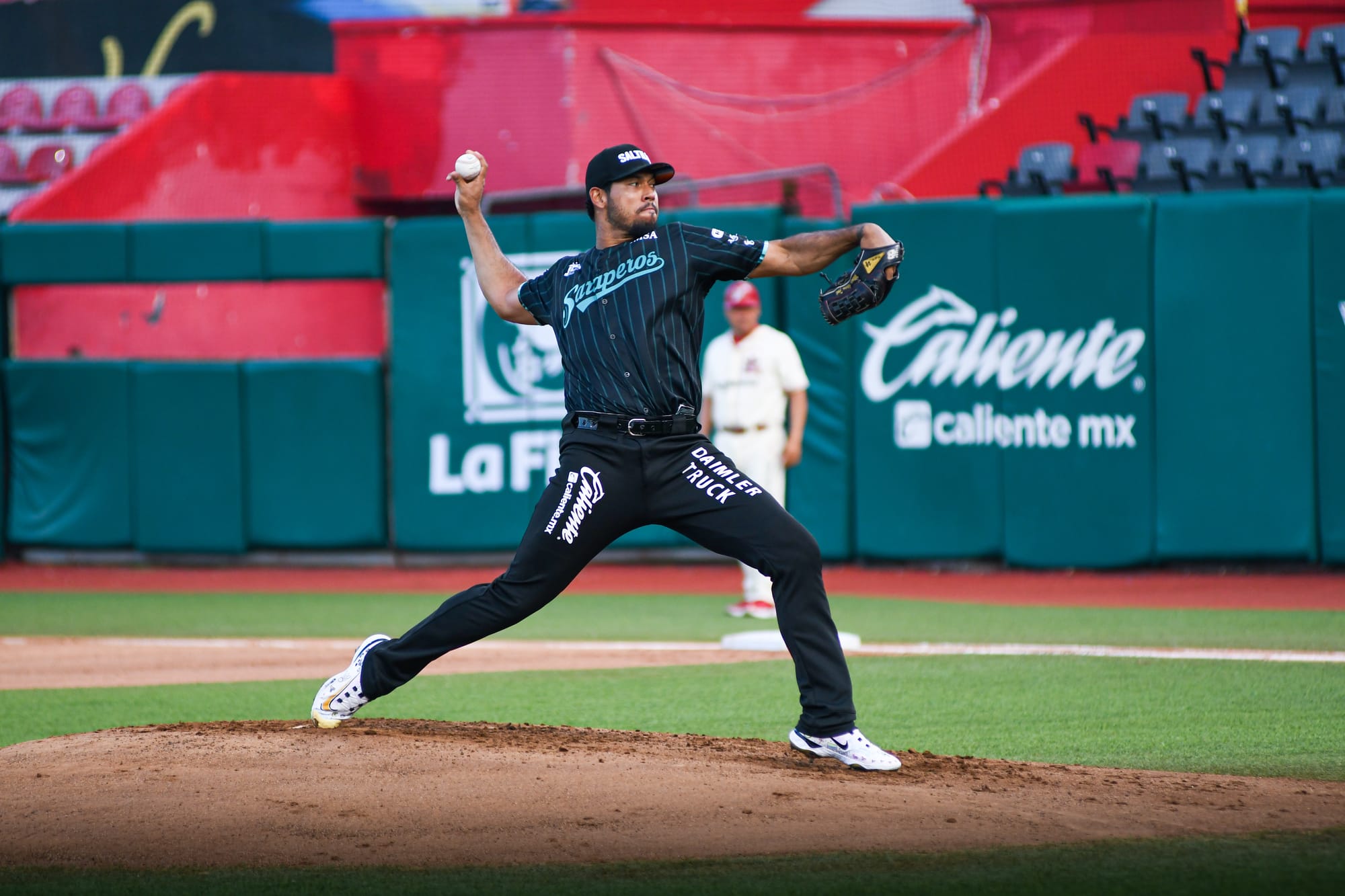 SARAPEROS ASEGURA LA SERIE AL VENCER 5-2 A EL ÁGUILA