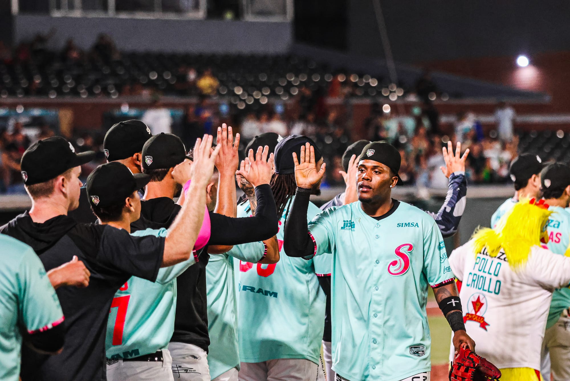 CON REMONTADA, SARAPEROS SE IMPONE 9-7 A RIELEROS Y ASEGURA LA SERIE