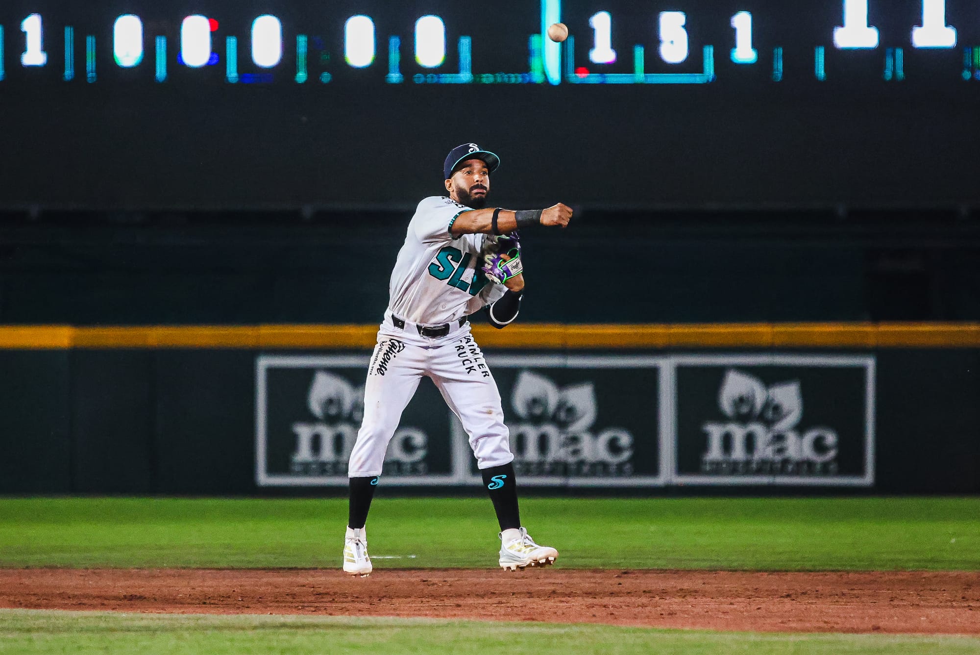 SARAPEROS CAYÓ EN DIEZ ENTRADAS ANTE CALIENTE EN EL ÚLTIMO DE LA SERIE
