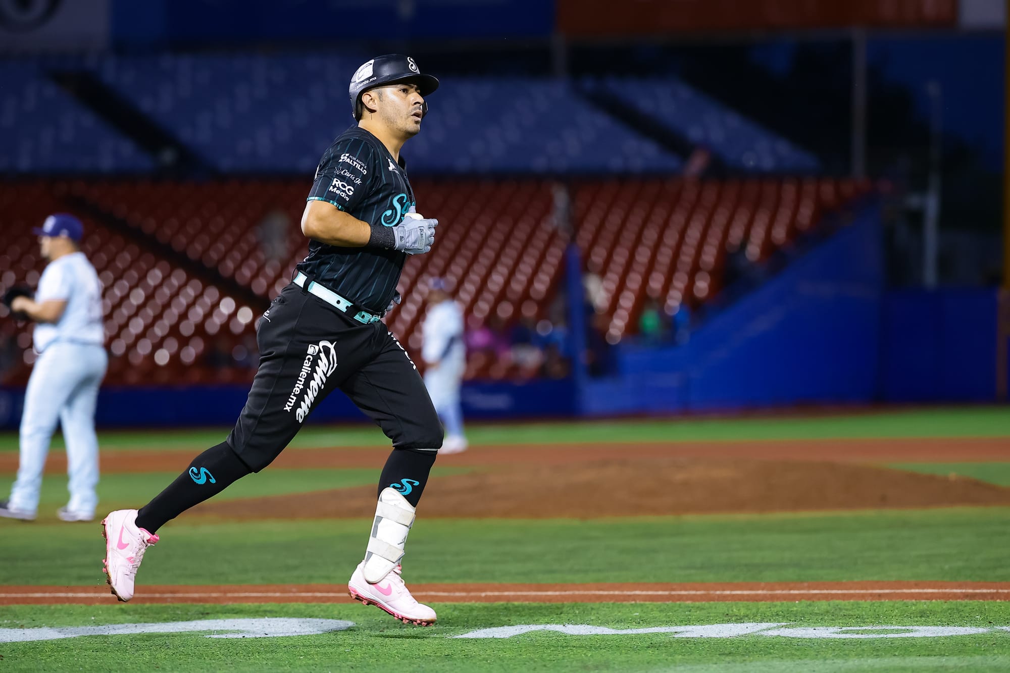 CON SEIS CARRERAS EN LA SÉPTIMA ENTRADA, SARAPEROS VENCE 6-4 A CHARROS