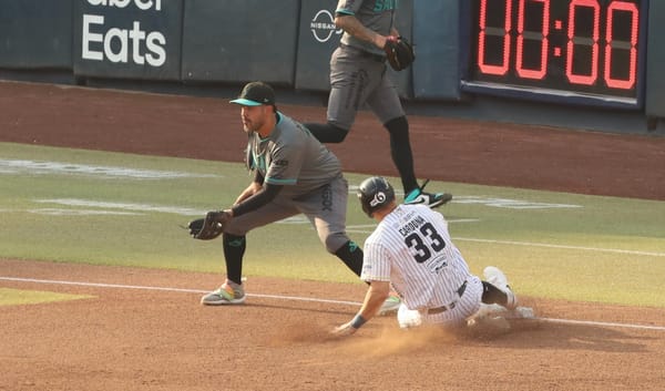 LOS SULTANES DE MONTERREY SE QUEDAN CON EL CLÁSICO DEL NORTE AL DERROTAR EN EL SEGUNDO DE LA SERIE A LOS SARAPEROS 9-2