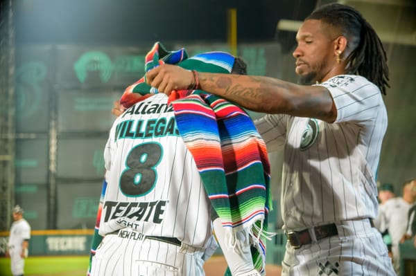 LOS SARAPEROS ASEGURAN SERIE AL DERROTAR A LOS CHARROS 12-9