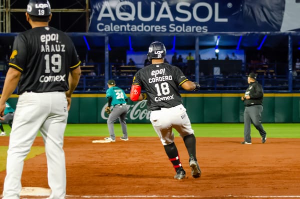 LOS SARAPEROS CAEN ANTE LOS RIELEROS 10-6 EN EL PRIMERO DE LA SERIE