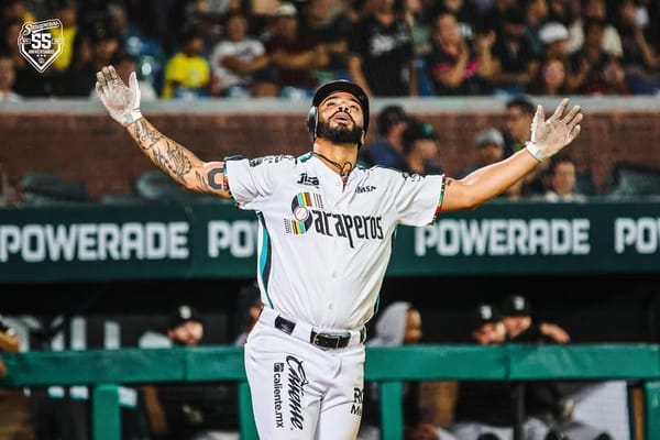 SARAPEROS VENCE 10-4 A TOROS Y BOBBY BRADLEY BATEA EL “CICLO”