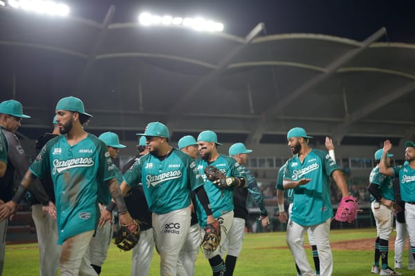SARAPEROS CON NOCHE HISTÓRICA Y TERCERA SERIE EN FILA