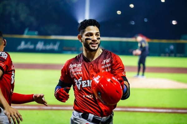 SARAPEROS EN LIGAS INVERNALES: FABRICIO PRODUJO CUATRO CARRERAS INCLUYENDO UN CUADRANGULAR, Y ÁNGEL REYES GANÓ EN RELEVO