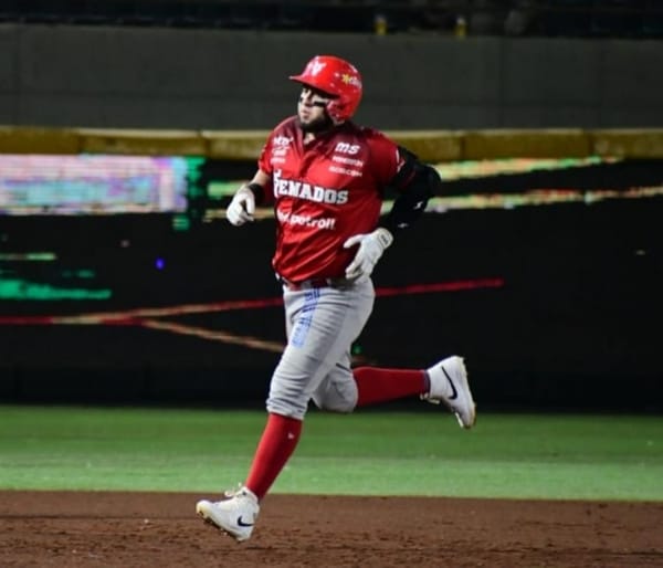 SARAPEROS EN LIGAS INVERNALES: KEVEN LAMAS CONECTÓ CUADRANGULAR Y MISSAEL RIVERA REMOLCÓ TRES CARRERAS EN DOBLE JORNADA