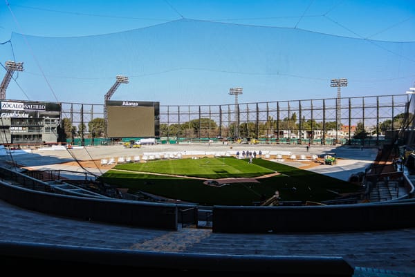 INICIA LA COLOCACIÓN DE CÉSPED SINTÉTICO EN EL PARQUE FRANCISCO I. MADERO