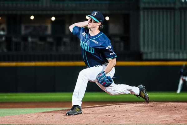 SARAPEROS LIGA TRIUNFOS Y ASEGURA LA SERIE ANTE LOS CHARROS AL IMPONERSE 10-4