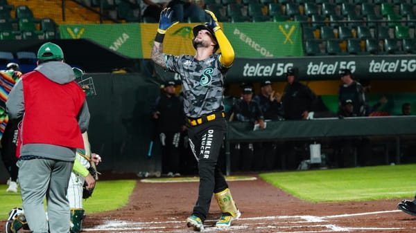 SARAPEROS EXPLOTA CON CUATRO CUADRANGULARES Y DERROTA 9-5 A PERICOS PARA EMPATAR LA SERIE