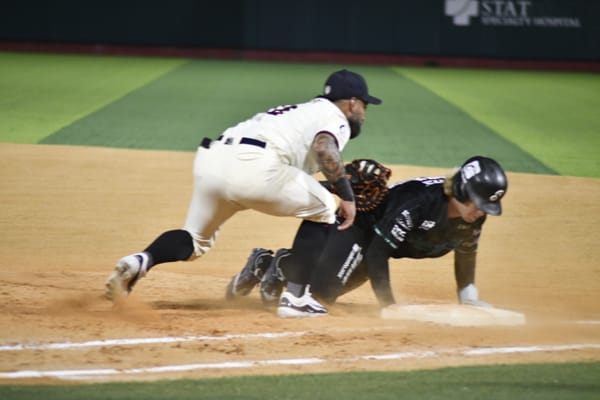 SARAPEROS CAE 2-0 EN UN DUELO CERRADO ANTE TECOS EN EL PRIMERO DE LA SERIE